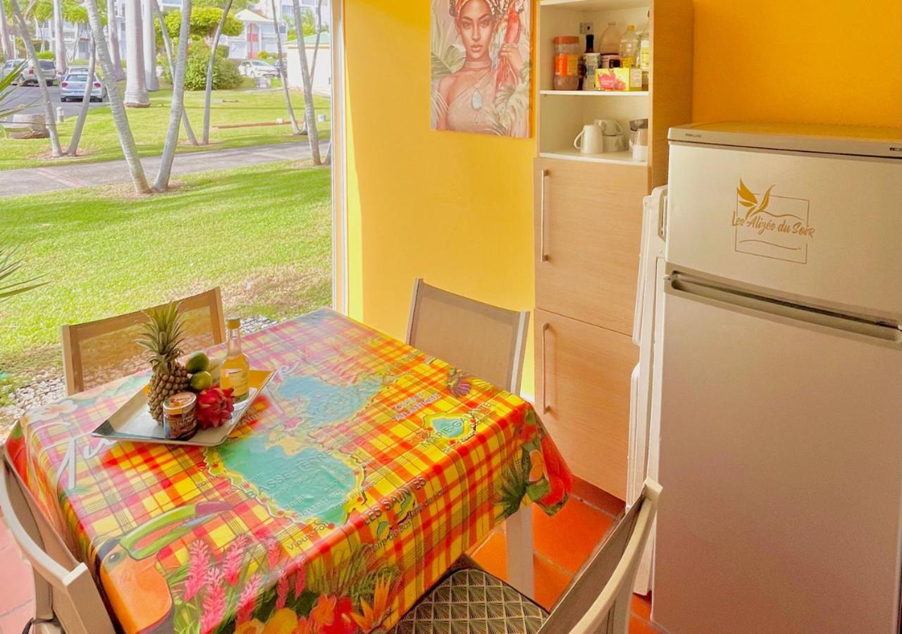 Chaleureux Studio 4 Personnes - Residence Anse Des Rochers - " Les Alizes Du Soir " Tout Equipe Et Citerne D'Eau Saint-Francois  Buitenkant foto